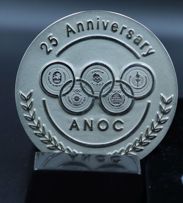 25TH ANNIVERSARY ANOC COMMEMORATION MEDAL.1979-2004. NATIONAL OLYMPIC COMMITTEES IN POUCH VERY BIG