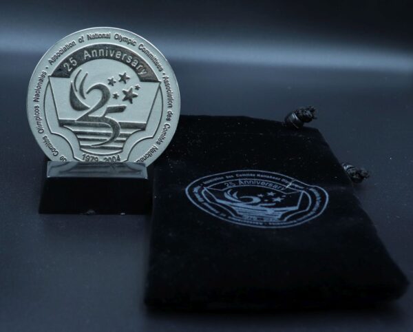 25TH ANNIVERSARY ANOC COMMEMORATION MEDAL.1979-2004. NATIONAL OLYMPIC COMMITTEES IN POUCH VERY BIG - Image 5
