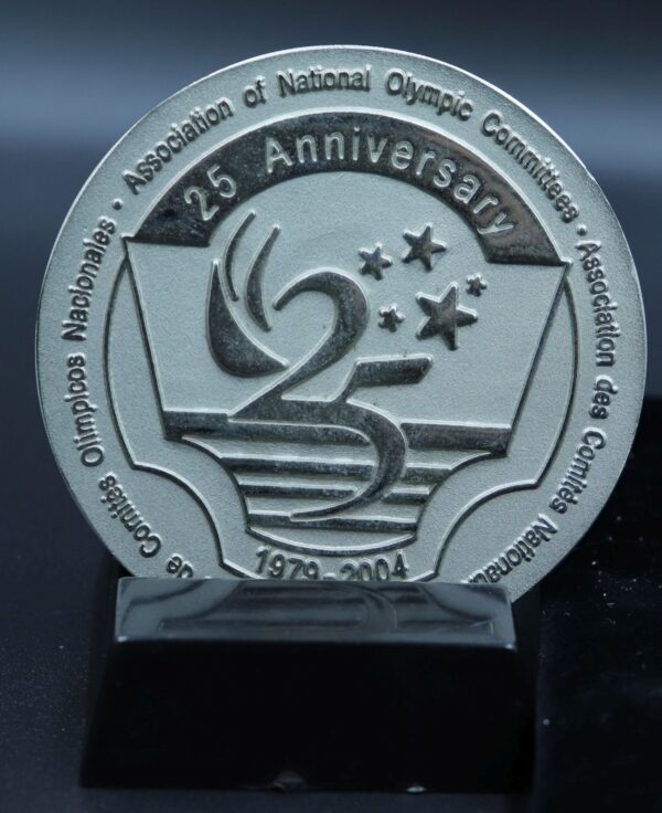 25TH ANNIVERSARY ANOC COMMEMORATION MEDAL.1979-2004. NATIONAL OLYMPIC COMMITTEES IN POUCH VERY BIG - Image 3