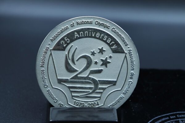 25TH ANNIVERSARY ANOC COMMEMORATION MEDAL.1979-2004. NATIONAL OLYMPIC COMMITTEES IN POUCH VERY BIG - Image 2