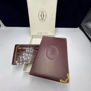 Cartier δερμάτινη αντζέντουλα για τηλέφωνα καινούργια στο κουτί της